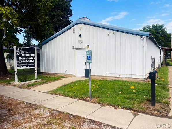 810 & 812 W Oak St, Dexter, MO 63841