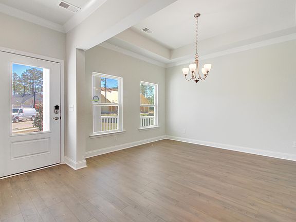 5th image of 338 Garden Lily Ave