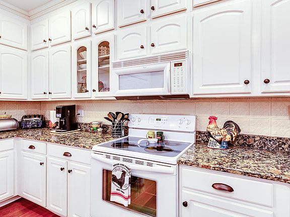 5th image of 703 Willington Pl