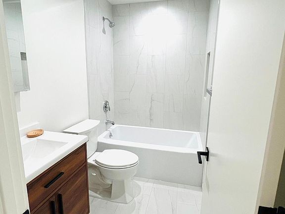 4th image of 1762 Park Ave #A