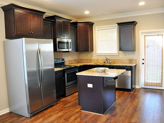 3rd image of 305 Rolling Mill Ln