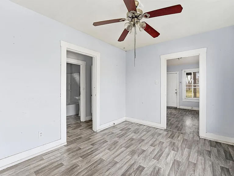 2420 Stevens St — Photo 7