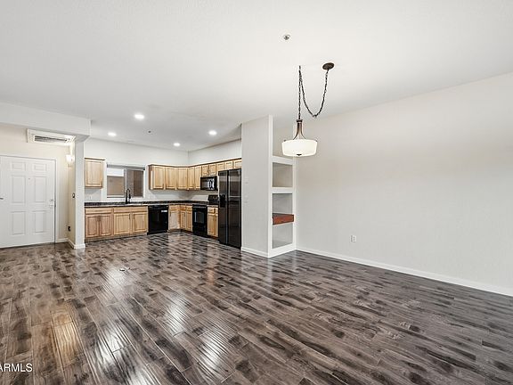 5th image of 920 E Devonshire Ave Unit 2027