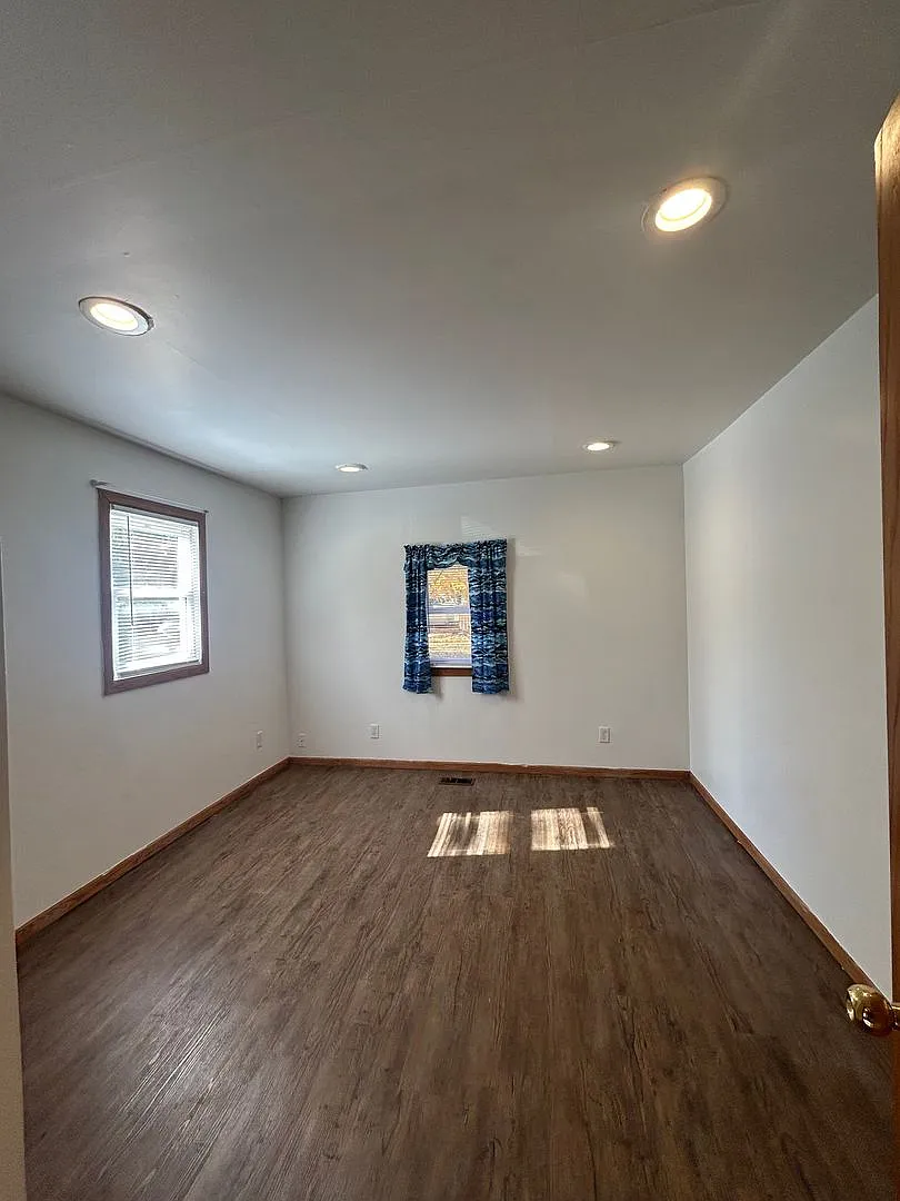 Updated 3 Bedroom House! — Photo 4