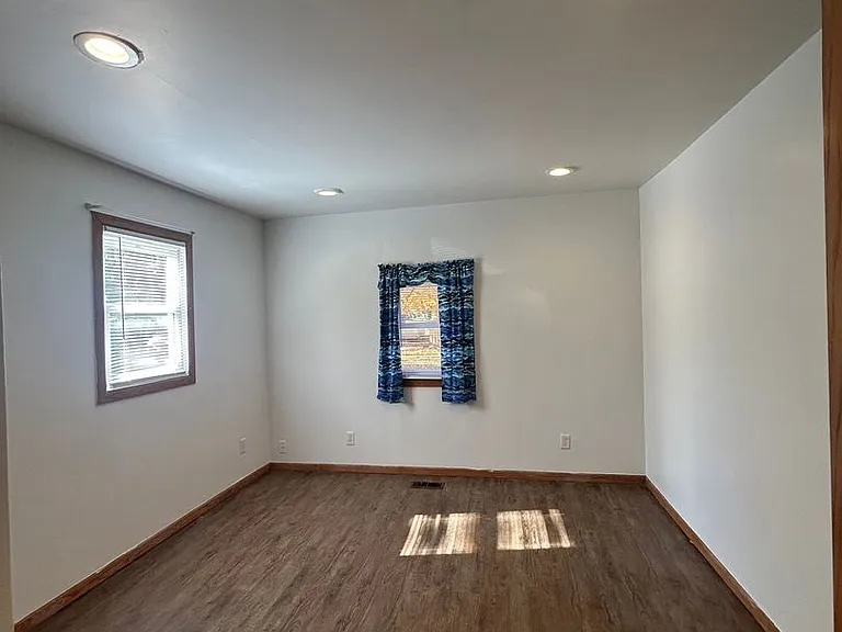 823 Harrison St — Photo 4