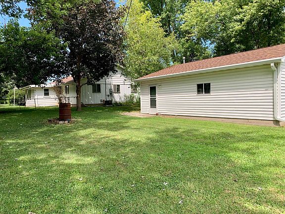 5th image of 409 Standish Dr