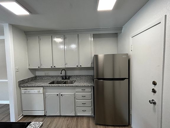 3rd image of 2822 Briarhurst Dr APT 59