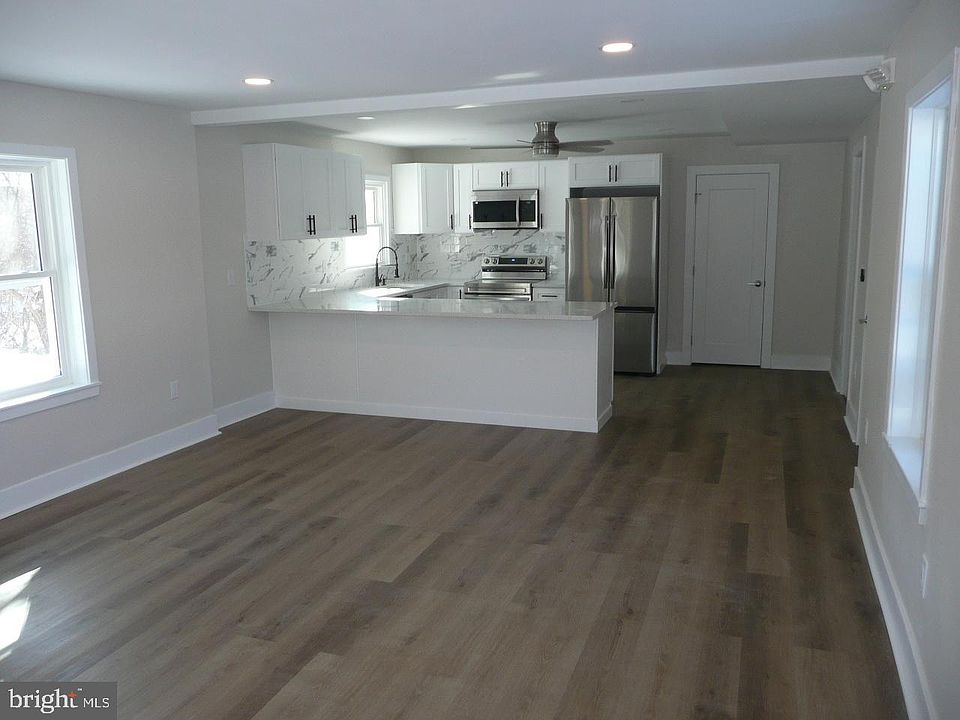 1st image of 1054 Horsham Rd