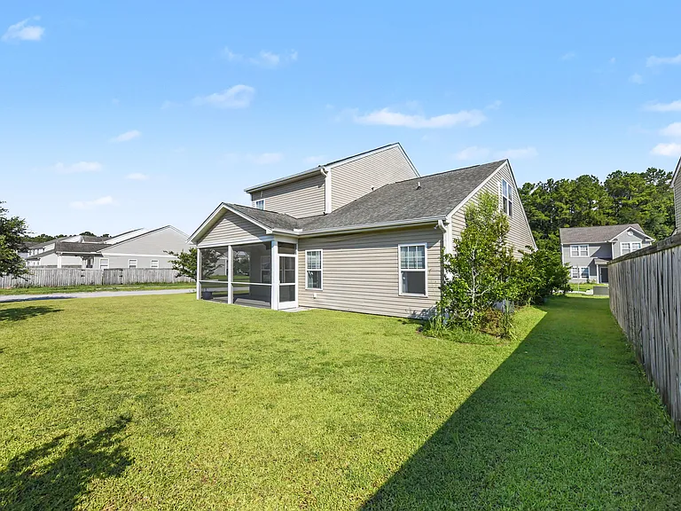 121 Rockingham Way — Photo 32