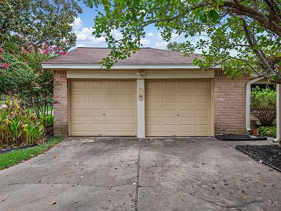 3rd image of 5822 Fallengate Dr