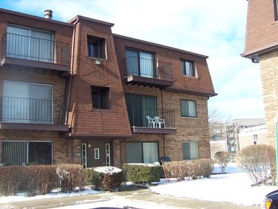 720 Cobblestone Cir APT F, Glenview, IL, 60025