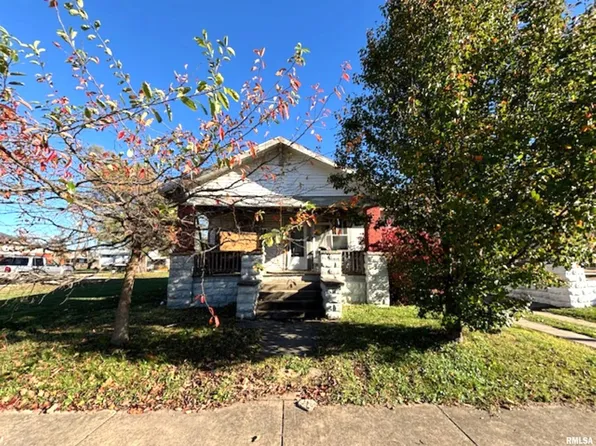 623 S Locust St, Centralia, IL 62801