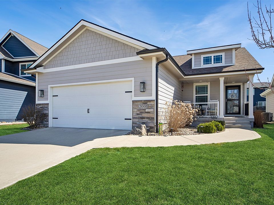 1st image of 2001 NE Cypress Cir