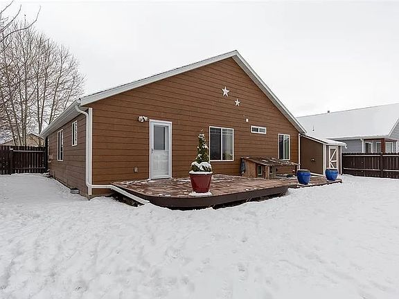 3rd image of 681 N River Rock Dr