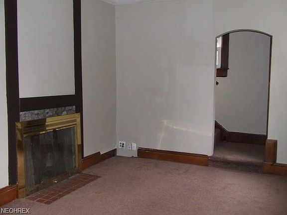 4th image of 1899 Edwards Dr