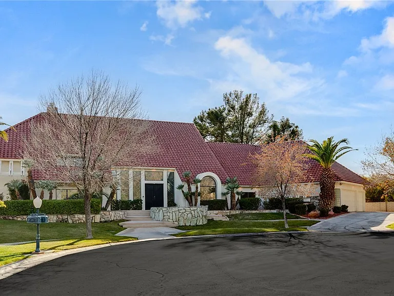 13 Dovetail Cir — Photo 3