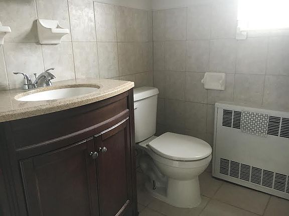 4th image of 205 W Broadway #B8