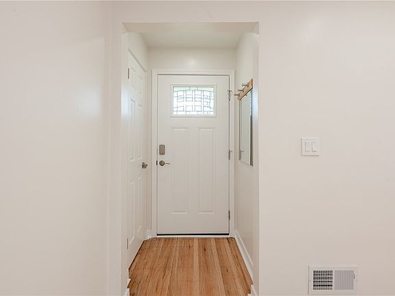 4th image of 767 Carter St