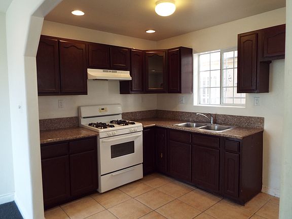 5th image of 413 N Lorena St