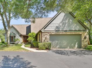 1040 Woodbine Ln, Darien, IL 60561