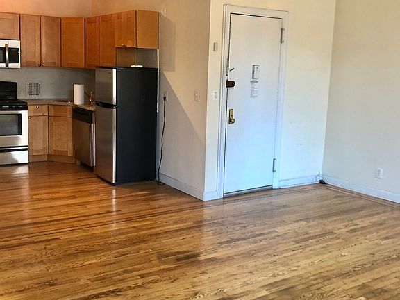 4th image of 351 Avenue Of The Americas APT 4F