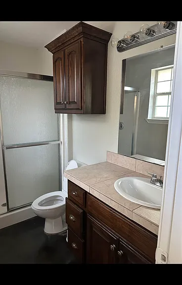 725 E Locust St — Photo 15