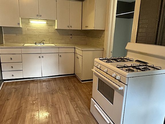 4th image of 1418 E 52nd St