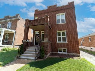 1024 Commodore Dr, Saint Louis, MO 63117