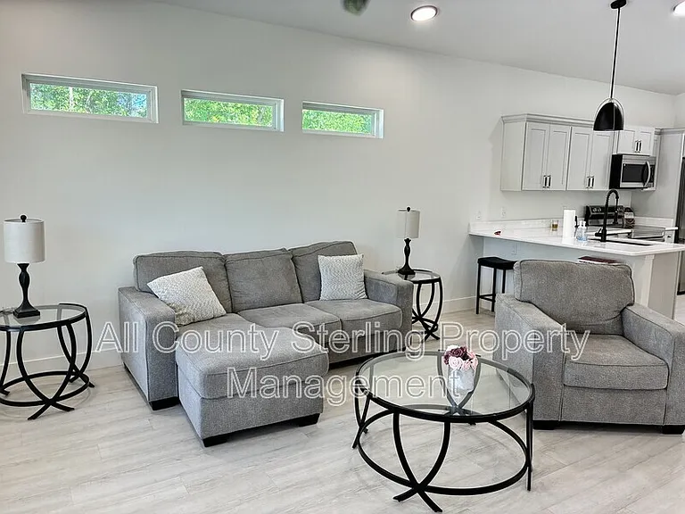 10230 NE 72nd St — Photo 3