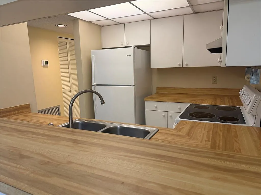 2 bed, 2.0 bath, 888 sqft, $1,600 — Photo 4