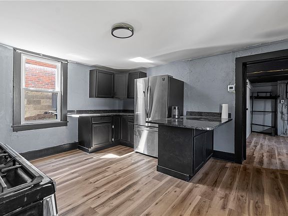 4th image of 813 Bower Hill Rd