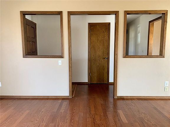 5th image of 205 Meadowdale Dr