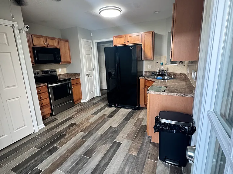 207 Bennington Dr — Photo 11