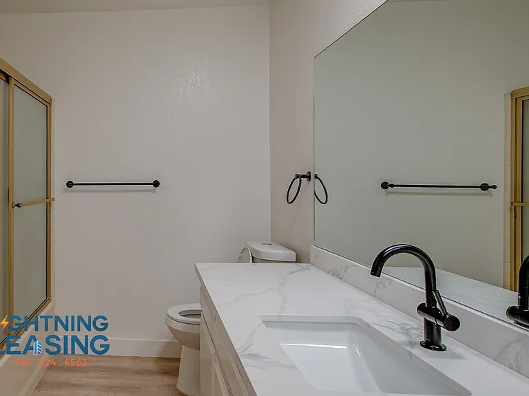 536 E Cypress Ave #302 — Photo 14