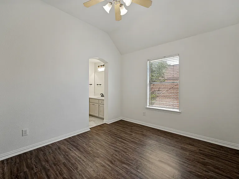 1419 Biltmore Ct — Photo 10