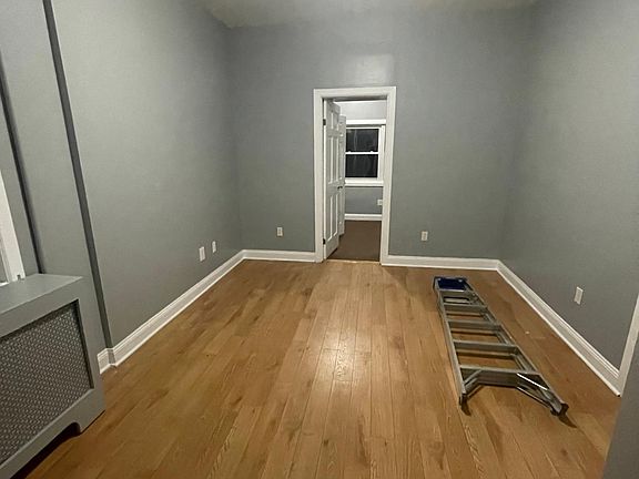 2nd image of 1142 Wilcox Ave Floor 2