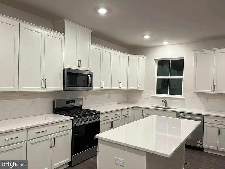507 Titanium St — Photo 37