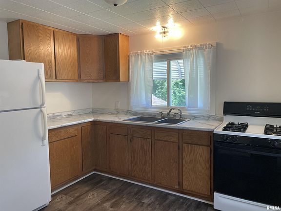 3rd image of 619 S Maxwell Ct