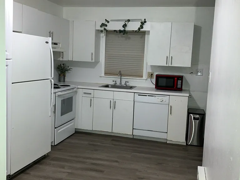 136 Cherry St #D2 — Photo 2