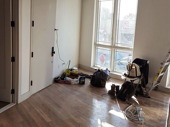 4th image of 72 N Henry St #1FR