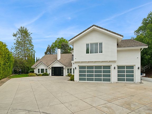 2nd image of 780 Gloucester Ln