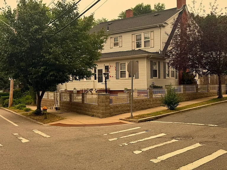 131 Gentian Ave — Photo 3