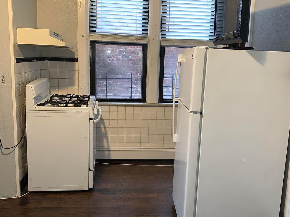 1st image of 10 Saint Pauls Ave Floor 3