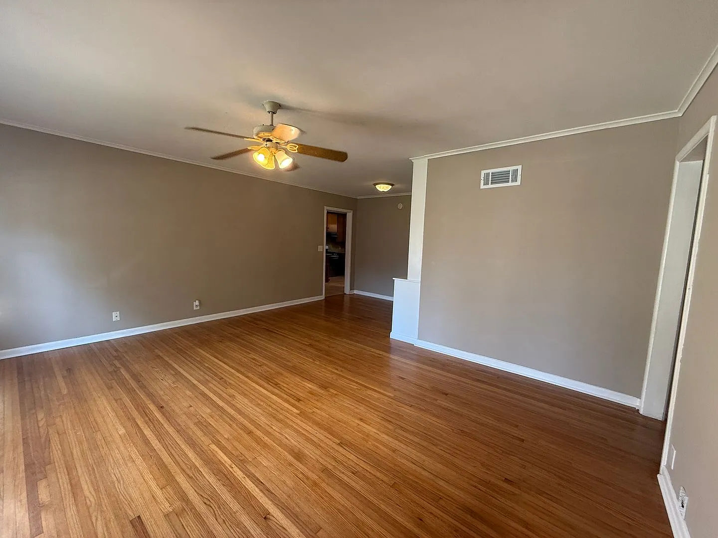 3 Bedroom, 1.5 bath in Midtown!! — Photo 4
