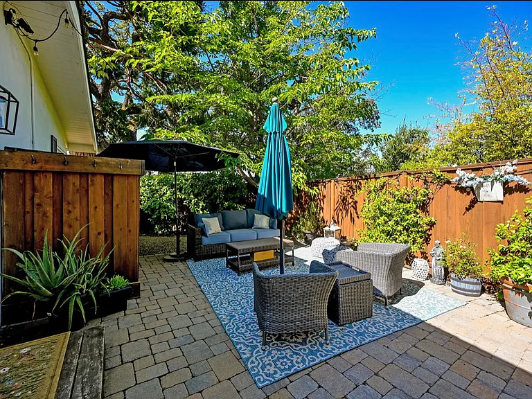 1660 Green Valley Rd — Photo 21