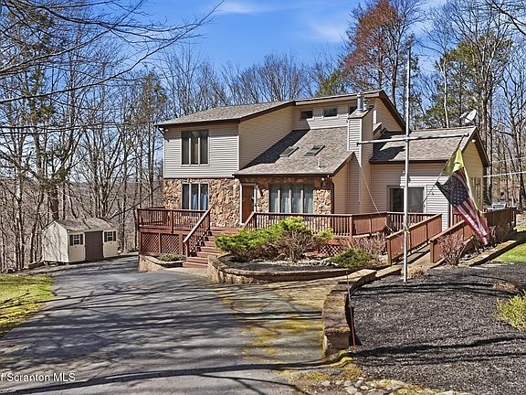 5th image of 102 Larch Ln