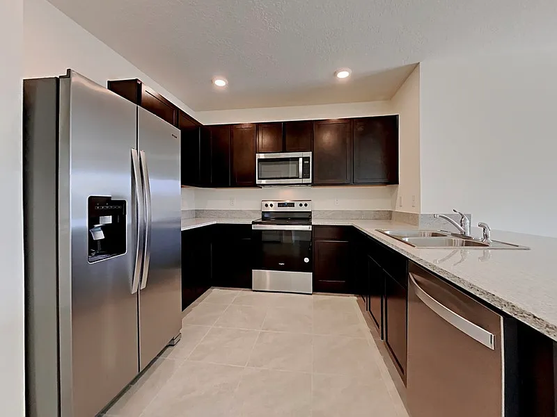 3 bed, 2.0 bath, 1531 sqft, $2,199 — Photo 3