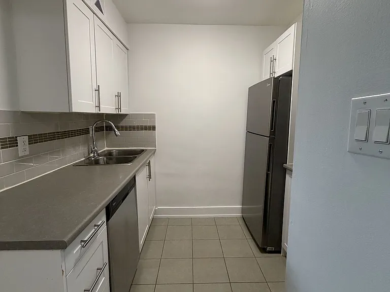 145 Wellington St W #306 — Photo 7