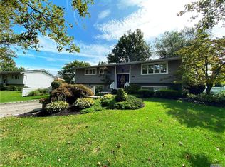 16 Glover Dr, Dix Hills, NY 11746