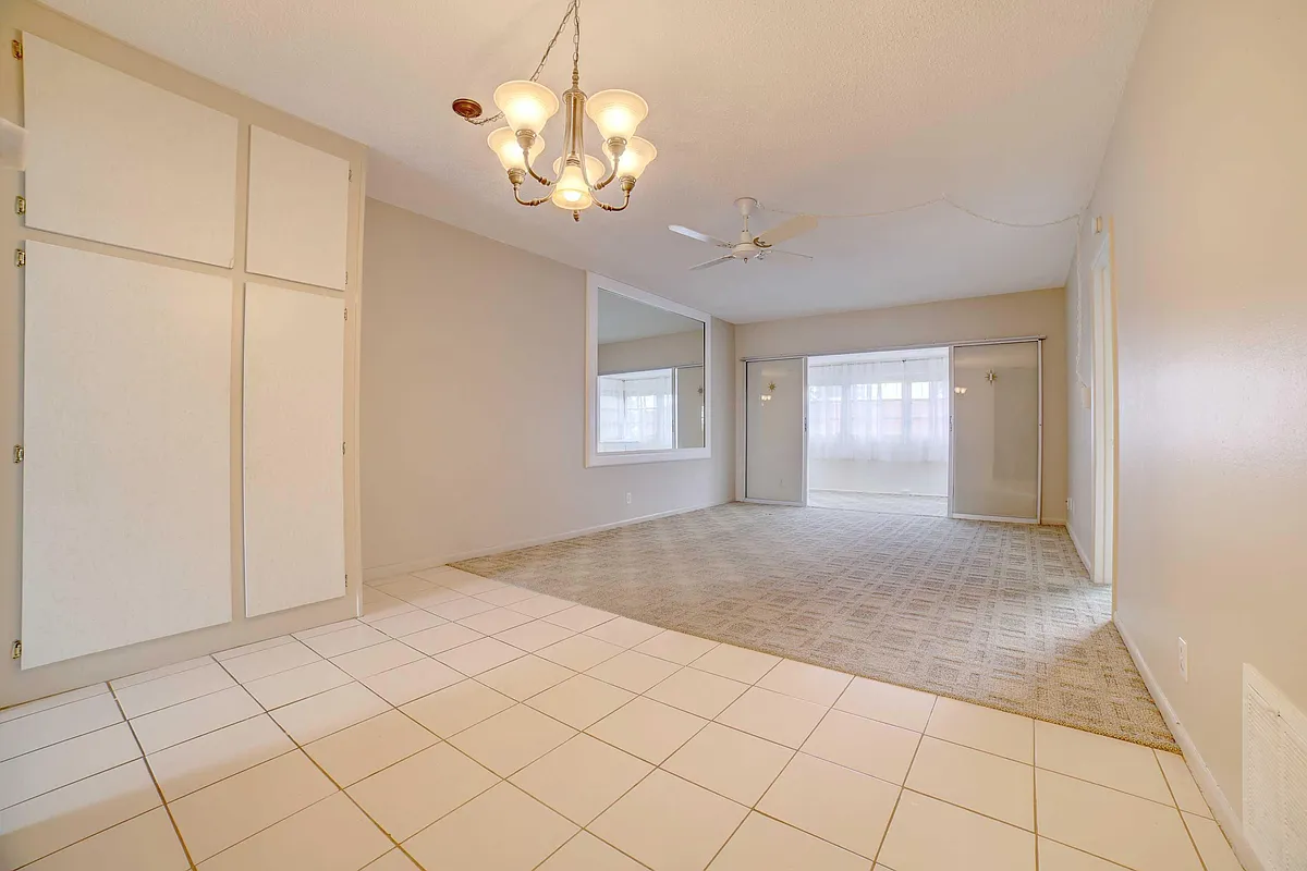 Building Photo - 1117 Lake Ter #210